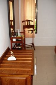 Gästezimmer Komode.JPG