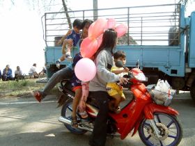Familienmoped mit 6 Personen.jpg